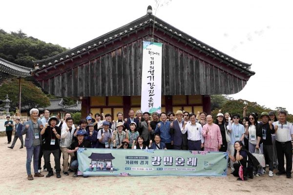 김동연 지사와 백련사에서(사진제공=경기문화재단 실학박물관)