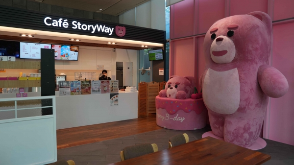 코레일유통 본사 1층 카페스토리웨이에 벨리곰 모형이 전시됐다.