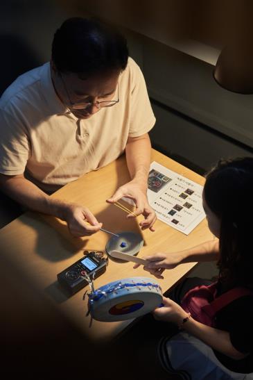 경기문화재단 백남준아트센터(관장 박남희)는 여름방학을 맞이해 6월부터 8월까지 세 달간 초등학생부터 청소년, 성인, 가족 모두가 참여할 수 있는 'NJP 크리에이티브'를 운영한다.