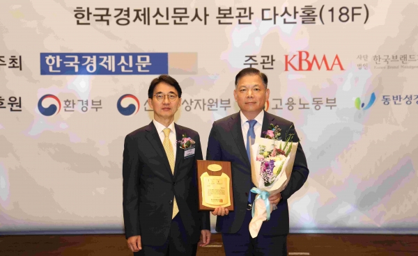 2024 사회공헌기업대상 ESG부문 대상(정수옥 한전KDN 기획관리본부장, 오른쪽)