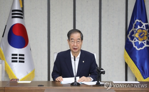 한덕수 국무총리가 20일 오전 정부세종청사에서 열린 국정현안관계장관회의를 주재하고 있다.