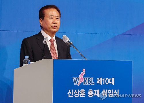 신상훈 한국여자농구연맹(WKBL) 신임 총재가 3일 서울 강남구 호텔리베라에서 열린 취임식에서 취임사를 하고 있다.