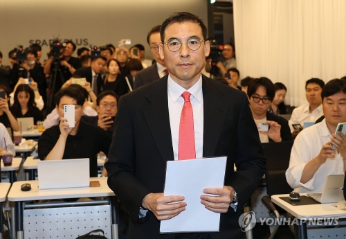 조현문 전 효성 부사장이 5일 오전 서울 강남구 스파크플러스에서 열리는 유산 상속 관련 입장발표 기자회견에 참석하고 있다.