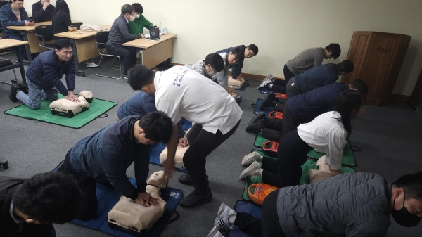 코레일유통이 9개 지역본부를 대상으로 4월부터 5월까지 응급처치 전국 순회 교육을 실시했다.