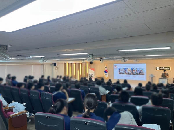 소진공 인천경기북부지역본부–인천미래생활고 초청강연 모습.(사진제공=소상공인시장진흥공단 인천경기북부지역본부)