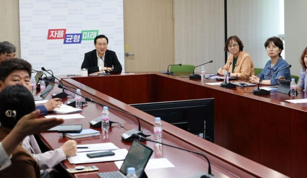 경기도교육청이 상호 존중하는 문화와 성 평등한 환경을 만들기 위해 관리자의 인식개선과 성인지감수성을 높이는 교육을 시행한다.