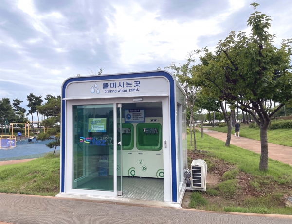 영종 씨사이드파크 대형정수기(외부)-(사진제공=인천경제청)