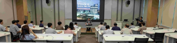 '공기업 혁신을 위한 감사인의 역할과 책무' 주제 김문호 한전KDN 상임감사 특강 진행 모습.