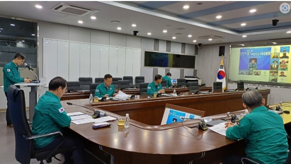 인천시는 16일 시청 재난안전상황실에서 '3분기 인천시 통합방위협의회'를 개최했다고 밝혔다. 이번 회의에는 유정복 인천시장을 비롯해 민·관·군·경·소방 지역 안보 책임자들이 참석했다.