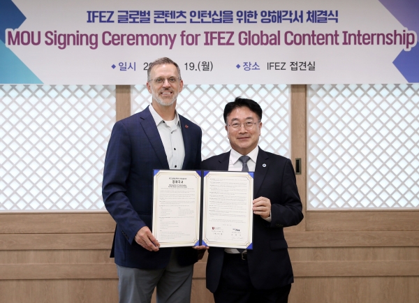 협약서 서명 후 기념촬영 모습(사진제공=인천경제청)