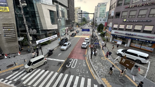 ▲ 성수역 3번 출구 앞 [사진= 성동구 제공]