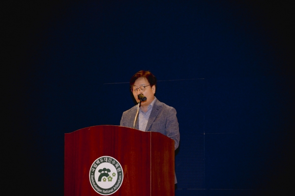 8월 27일 국립백두대간수목원에서 진행된 '산림복원 자생식물 종자 생산·공급 활성화 워크숍'에서 한창술 국립백두대간수목원장이 축사를 하고 있다.