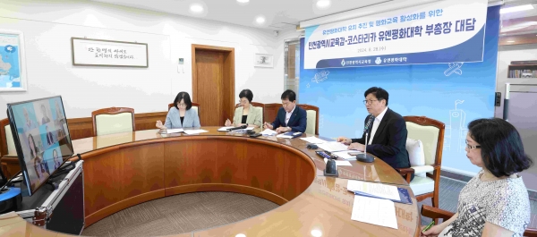 도성훈 인천시교육감은 28일 후안 카를로스 사인스-보르고(Juan Carlos Sainz-Borgo) 코스타리카 유엔평화대학 부총장과 온라인 화상 회의를 통해 평화교육 활성화를 위한 협력 방안을 논의했다.