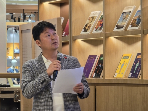 서혁진 스타필드 마켓 죽전점 점장이 기존 이마트 죽전점의 리뉴얼 배경에 대해 설명하고 있다. [사진 = 안솔지 기자]