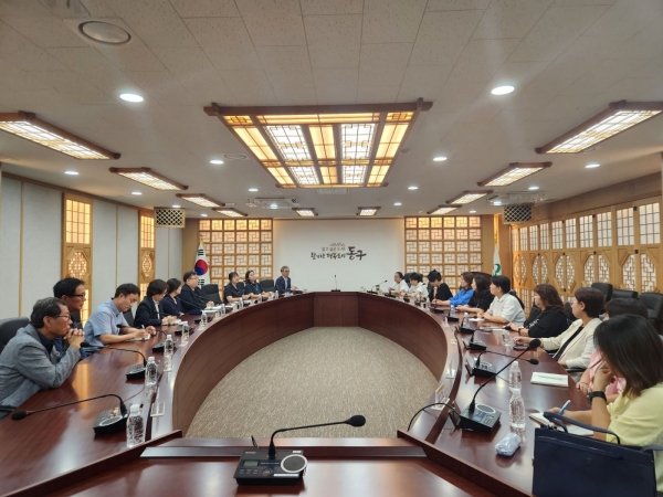 인천시교육청(교육감 도성훈)은 2일 동구청에서 '동구 지역 학교 신설 관련 소통협의회'를 개최했다.