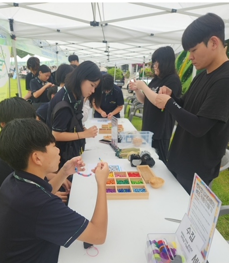 인천시는 9월 5일 인천시청 앞 애뜰광장에서 '새활용 알맹제품'과 '업사이클 제품'을 전시·홍보하며 '자원순환 날'을 기념하는 캠페인을 진행했다.