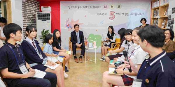 도성훈 인천시교육감은 지난 6일 청소년문화공간 다누리 개관 5주년 행사에 참석해 청소년들과 소통했다.