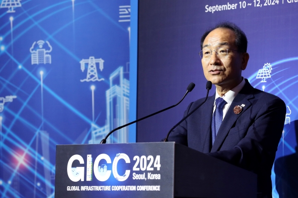 11일 글로벌 인프라협력 컨퍼런스(GICC) 철도세션에서 환영사를 하고 있는 이성해 국가철도공단 이사장