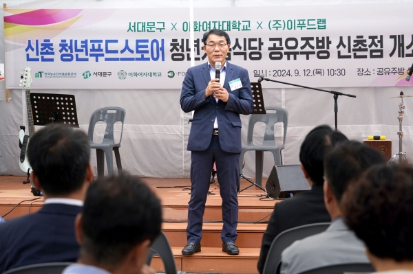 공유주방 개소식에서 축사하는 한국농수산식품유통공사(aT) 권오엽 수출식품이사
