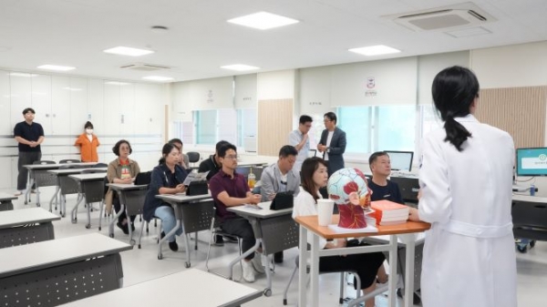 경복대학교는 24일 포천 진로진학상담교육연구회 연구위원 20명을 대상으로 입학전형 설명회 및 학과 체험 프로그램을 성황리에 개최했다.