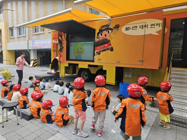 경기문화재단 경기북부어린이박물관(관장 박종강)은 관람객을 위한 소방안전교육 프로그램을 2024년 10~11월 매주 화요일 운영한다.