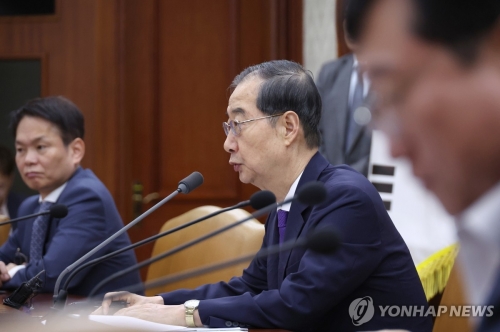 한덕수 국무총리가 26일 정부서울청사에서 국정현안관계장관회의를 하고 있다.