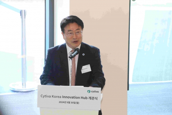 윤원석 인천경제자유구역청장의 축사 모습.