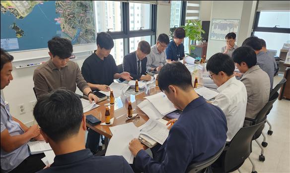 인천시는 2025년 12월 준공 예정인 '(가칭) 영종~신도대교(3.26km)'의 개통에 맞춰 도로와 주차장 조성, 버스노선 신설 등 종합적인 교통대책을 마련하기 위한 제2차 TF 회의를 지난 9월 26일 시청회의실에서 개최했다고 밝혔다.