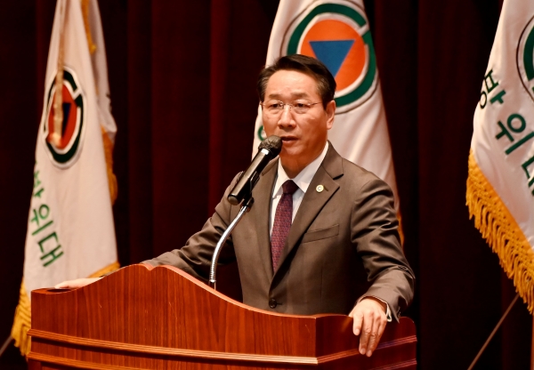 유정복 인천광역시장이 4일 연수구 G타워에서 열린 '제49주년 민방위대 창설 기념행사'에서 기념사를 하고 있다.