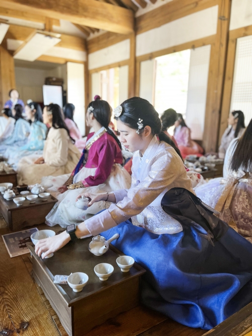 대한항공의 외국인 승무원 대상 한국 문화 이해 프로그램[사진=대한항공]