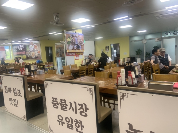 인천시는 관내 전통시장 내 식품위생우수업소를 선정하고 육성·지원함으로써 지역 경제 활성화에 나선다.(사진제공=인천시)