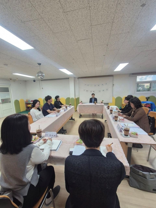 경기도교육청(교육감 임태희)-경기도(도지사 김동연) 유보통합 추진단이 15일 '경기형 다‧같‧이 처음학교' 시범사업을 시행 중인 기관을 방문해 현장 의견을 청취하고 실질적 운영 현황 분석에 나섰다.