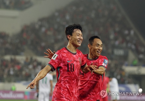 15일 경기도 용인미르스타디움에서 열린 북중미월드컵 아시아 지역 3차 예선 B조 4차전 대한민국 대 이라크의 경기. 후반전 이재성이 골을 넣은 뒤 기뻐하고 있다.
