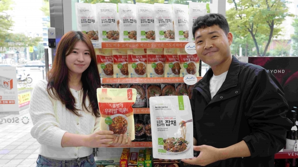 코레일유통(대표 이택상)이 '스토리웨이' 편의점과 '중소기업명품마루'에서 지역 소상공인의 우수 제품 판매를 시작했다.