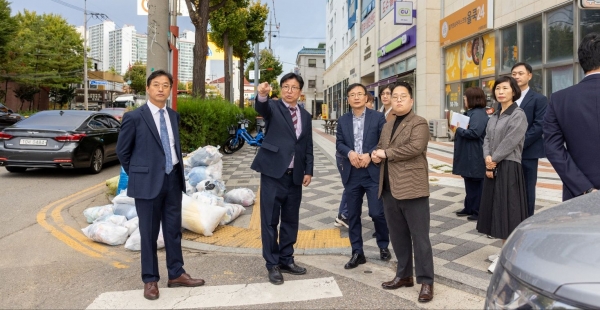 인천시교육청(교육감 도성훈)은 21일 도성훈 교육감과 인천광역시의회 김대영 의원, 미추홀구청 관계자 등이 참여한 가운데 신광초등학교 주변 통학로 현장 점검을 실시했다고 밝혔다.