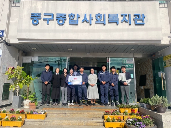 해양환경공단(이사장 강용석) 소속기관 부산지사(지사장 김진배)는 23일 중구종합사회복지관(부산시 중구 소재)을 방문해 '2024년 전국드론낚시대회'에서 받은 상금 2백만 원을 전액 기부했다.