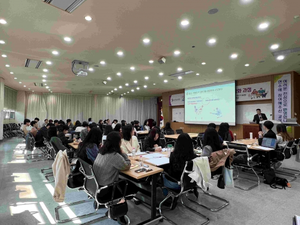 경기도교육청(교육감 임태희)이 변화하는 미래 교육 환경에 유연성을 발휘하고 실용적인 업무 수행 능력 함양을 위해 저경력 공무원(8, 9급) 역량 강화 연수를 실시했다.