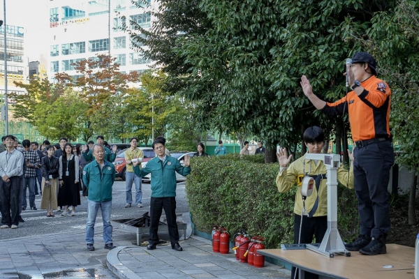 한국농수산식품유통공사-나주소방서 완강기 교육 모습