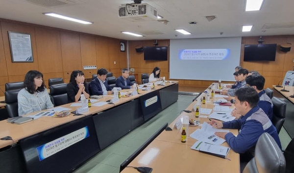 인천시는 지난 25일 관계 공무원, 동국제강㈜, 현대제철㈜, HD현대인프라코어㈜ 관련 부서장 등이 모여 주변 대기질 개선을 위한 환경 개선 회의를 개최했다고 밝혔다.