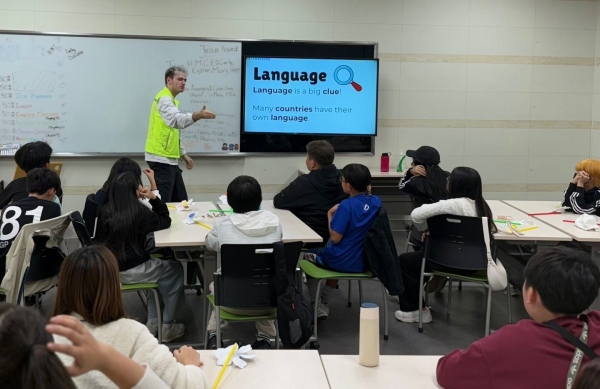 경기도교육청(교육감 임태희)이 영어에 대한 흥미와 관심을 높이고 영어 의사소통역량 신장을 위해 10월 30일부터 12월 6일까지 초등학생 맞춤형 몰입 영어 캠프를 운영한다.