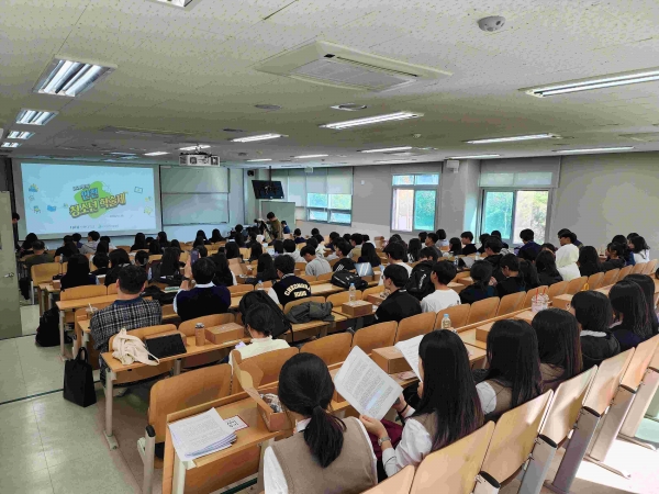 인천대학교(총장 박종태)는 지난 19일 인천대 송도캠퍼스 28호관(도시과학대학)에서 인천시교육청과 공동주최로 '2024학년도 인천 청소년 학술제'를 개최했다.