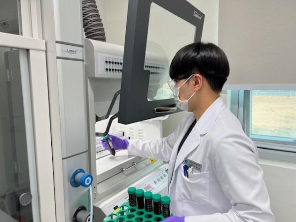 수산물 안전성조사 분석 모습(사진제공=인천시)
