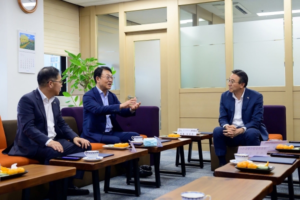 홍종욱 한국어촌어항공단 이사장이 서귀포시 해안가 미관 개선을 위한 다자간 업무협약식 참석했다.(24.10.30.)