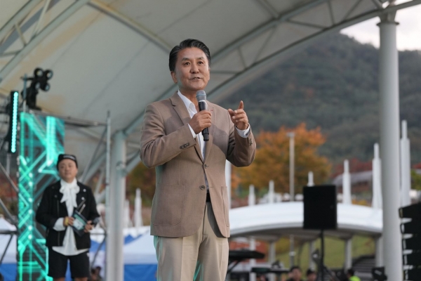 대경대학교 유진선 이사장이 인사말을 하고 있다.