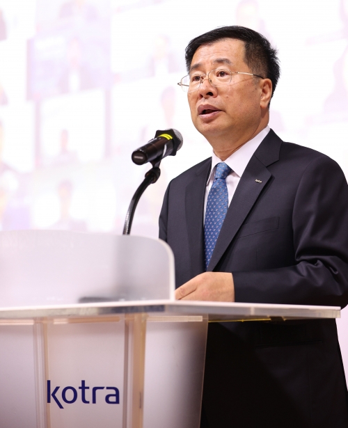 강경성 KOTRA 신임사장이 11일 서울 서초구 본사에서 열린 취임식에서 취임사를 하고 있다 .