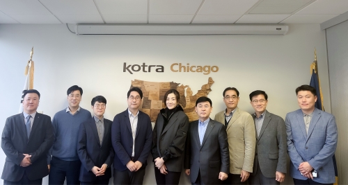 노삼석, 조현민 한진 사장이 KOTRA 시카고 무역관을 방문해 물류 시장 동향을 점검하고 있다. 왼쪽 다섯 번째부터 (주)한진 조현민 사장, (주)한진 노삼석 대표이사 사장 [사진=한진]