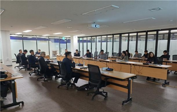 인천시(시장 유정복)는 지난 11월 15일 시청 회의실에서 '간선급행버스체계(BRT) 기본구상 및 타당성 조사 용역'착수 보고회를 개최했다.