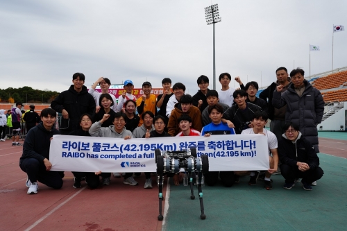 마라톤 풀코스 완주 성공한 라이보[사진=KAIST 제공]