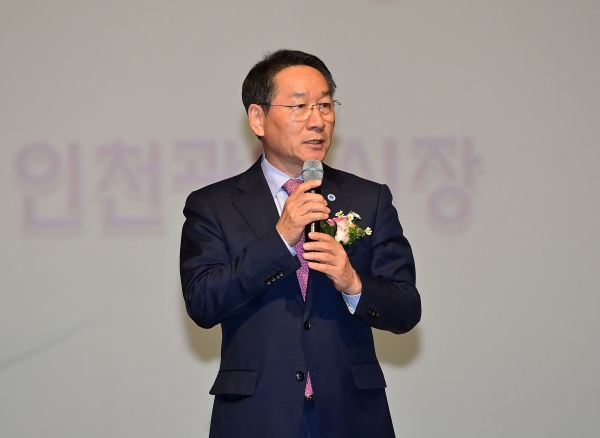 유정복 인천광역시장이 19일 평생학습관에서 열린 '2024 교통사고 줄이기 한마음대회'에서 축사를 하고 있다.