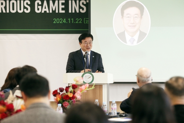 윤원석 인천경제청장의 축사 모습.